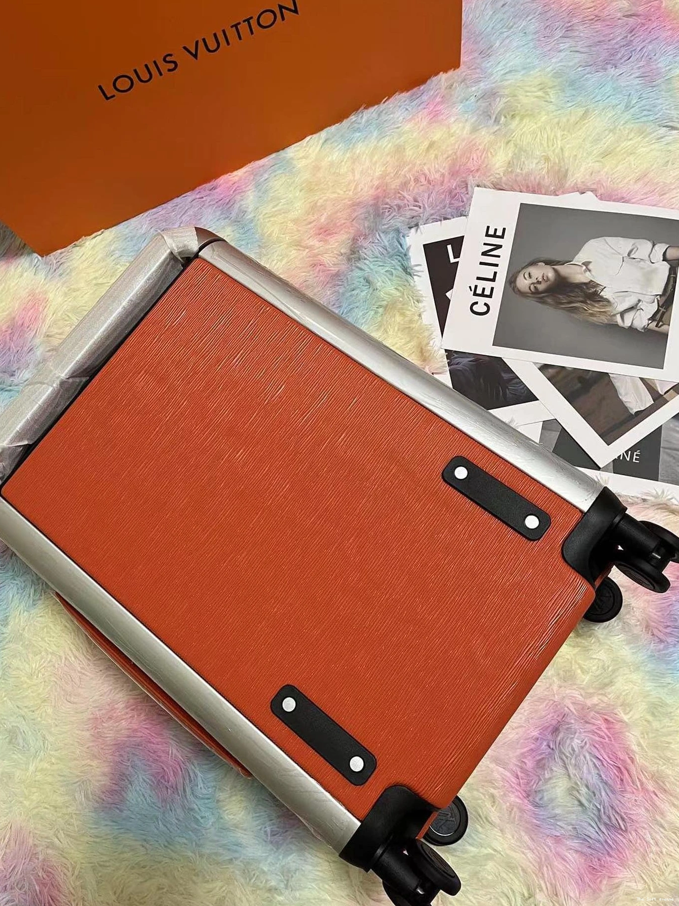 37L CABIN 55 ORANGE HORIZON SUITCASE CUSTOM 0819